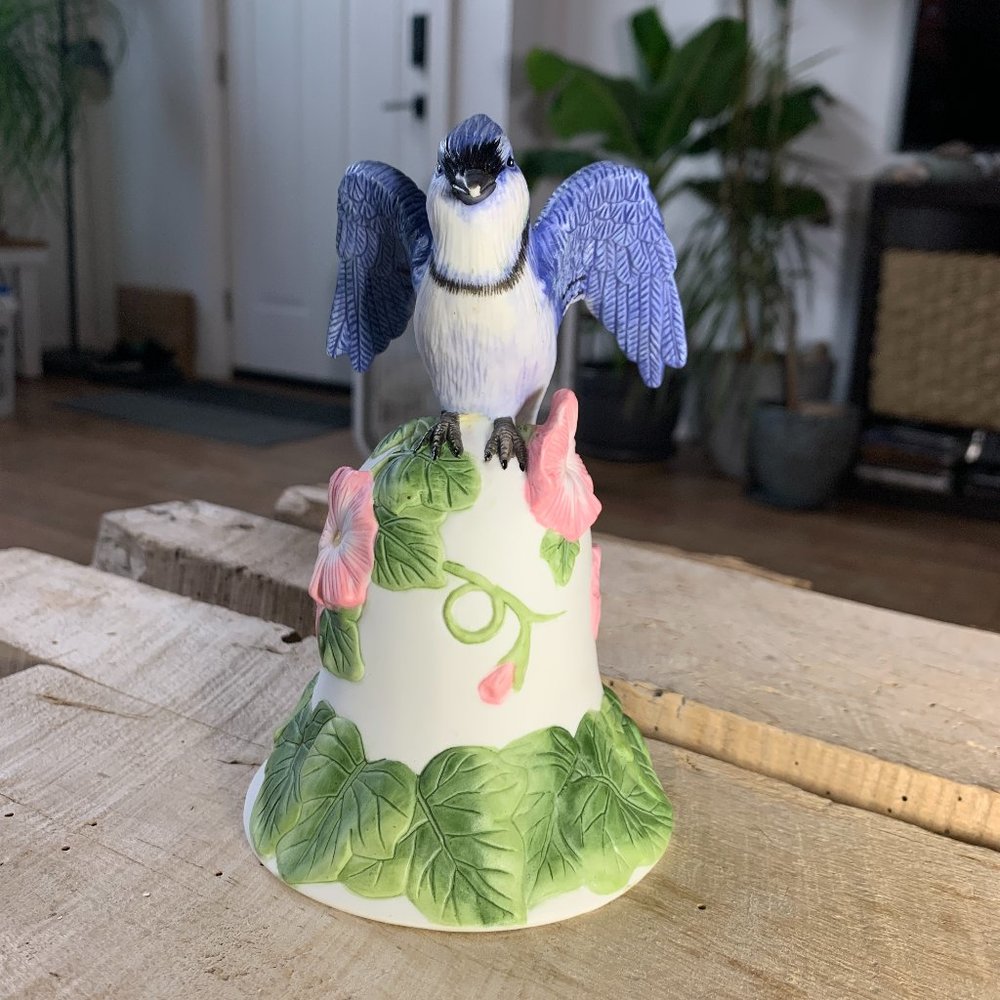 338. 2001 Vintage Avon Fine Collectibles Blue Jay  Bell Decor